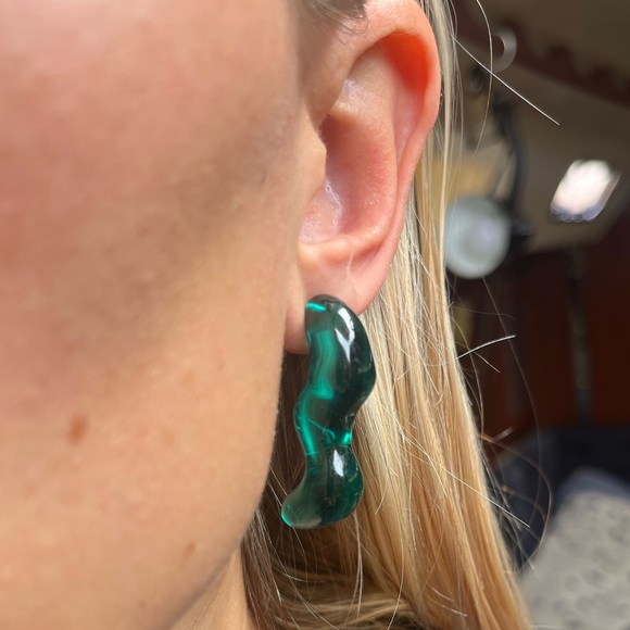 NWTO Resin Earrings Urban Outfitters Teal/Blue/Green Squiggle Artsy - Picture 3 of 8